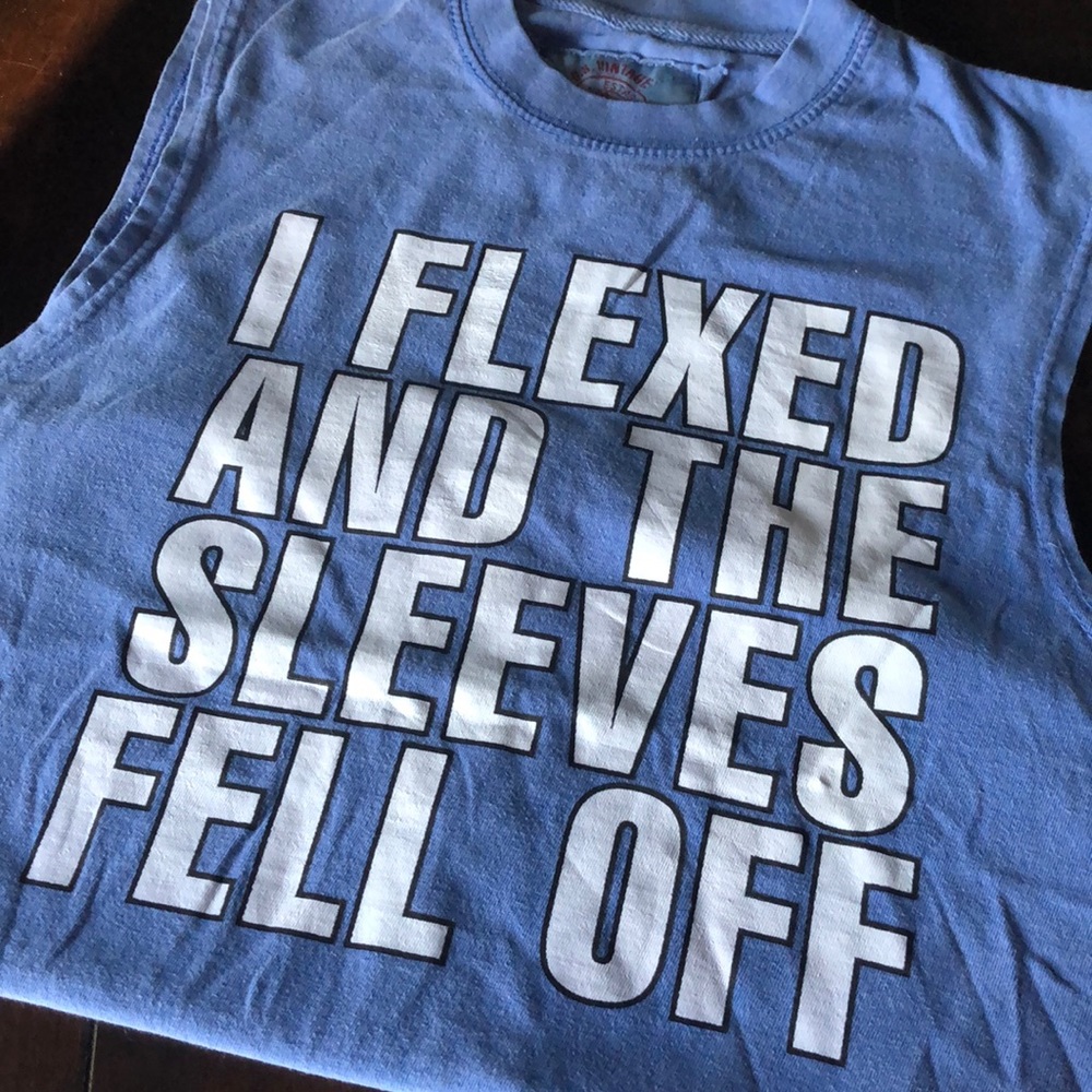 I flexed and the sleeves fell off 💪🏾